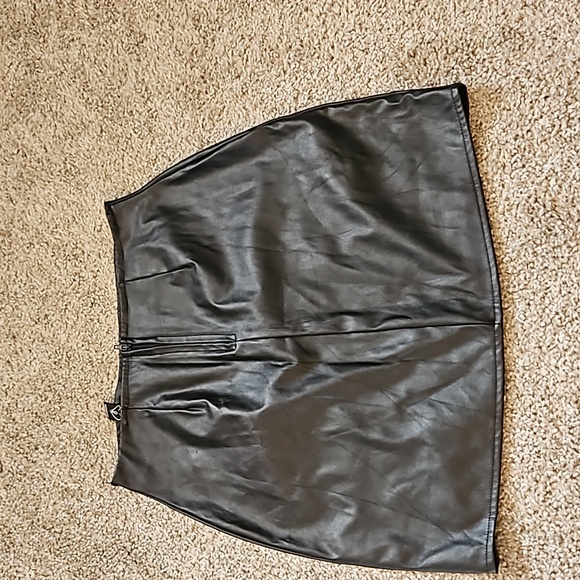 Windsor black mini skirt - Picture 3 of 8